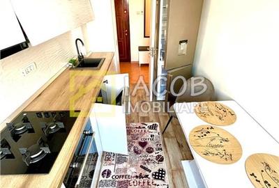 Apartament cu 2 camere decomandat, mobilat în Republicii
