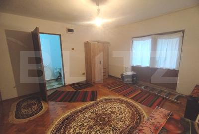 Apartament cu 3 camere decomandat, mobilat în Podul de Fier