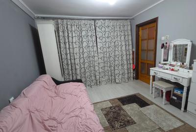 Casă individuală cu 3 camere cu Canalizare în Brătianu