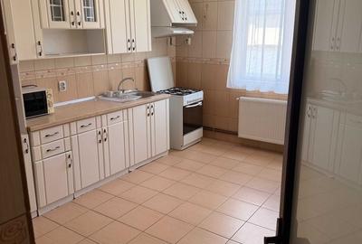 Casă cu 4 camere cu Teren 170 Mp în Băneasa