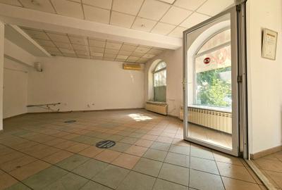 Casă individuală cu 10 camere cu Canalizare în Central - 4