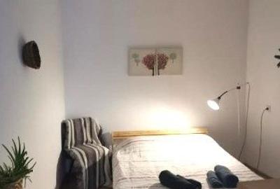 Casă cu 8 camere cu Canalizare în Central