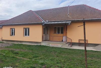 Casă cu 4 camere cu Garaj în Sântana de Mureș - 1