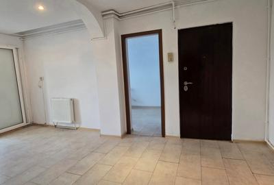 Apartament cu 3 camere decomandat în Micro 6 - 7