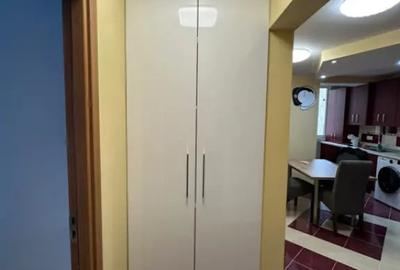 Apartament cu 4 camere decomandat în Central