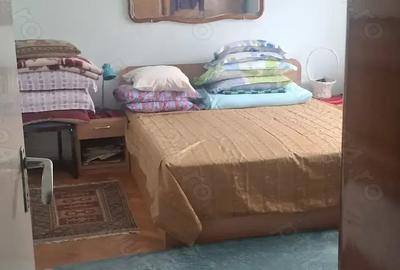 Apartament cu 3 camere decomandat în Cetatea - 1