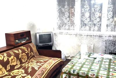 Apartament cu 3 camere semidecomandat în 9 Mai - 7