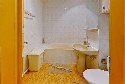Apartament cu 4 camere decomandat, mobilat în Tractorul - 11
