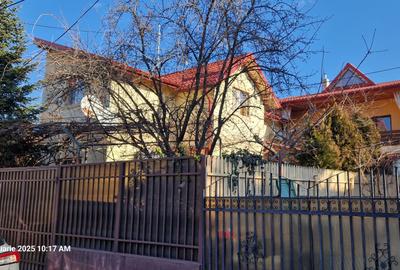 Casă cu 9 camere cu Canalizare în Andronache - 1
