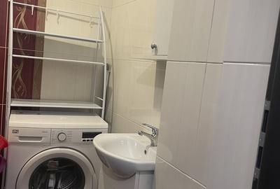 Apartament cu 3 camere decomandat în Fundeni