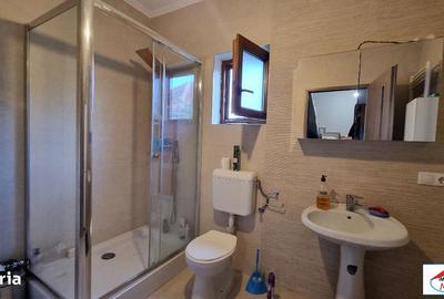 Casă cu 5 camere cu Teren 1374 Mp în Central - 2