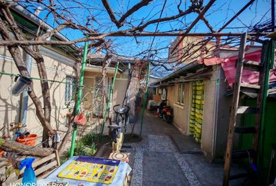 Casă individuală cu 4 camere cu Canalizare în Coiciu