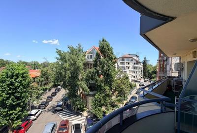 Apartament cu 3 camere semidecomandat în Primăverii
