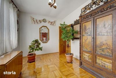 Casă cu 6 camere cu Teren 1576 Mp în Dobroești