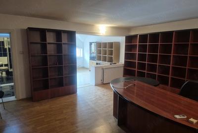 Casă cu 9 camere cu Teren 103 Mp în Ultracentral