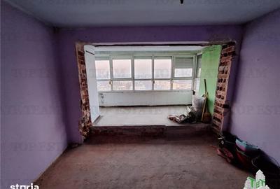 Apartament cu 3 camere semidecomandat în Calea Galați