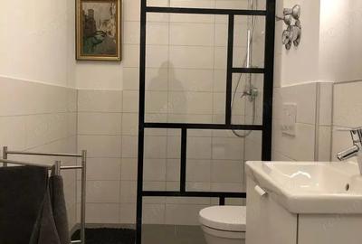 Garsonieră decomandată în Eroii Revoluției - 2