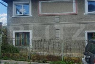 Casă cu 6 camere cu Teren 250 Mp în Central