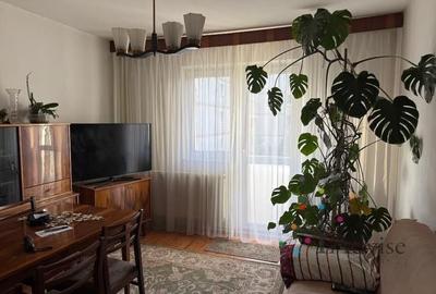 Apartament cu 4 camere semidecomandat în Astra