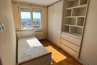 Apartament cu 3 camere în 7 Noiembrie