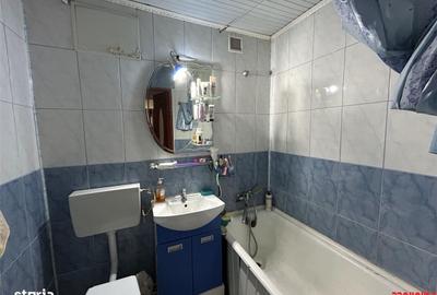 Apartament cu 3 camere semidecomandat în Republicii