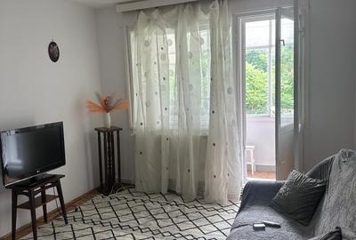 Apartament cu 2 camere semidecomandat în Podu Roș