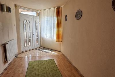 Casă cu 2 camere în Petru Rareș