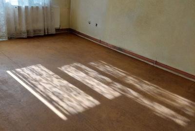 Apartament cu 3 camere decomandat în Onești - 6