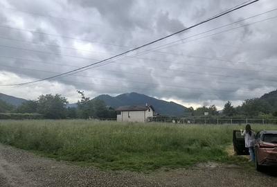 Teren de 1372 mp, în Central
