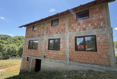 Casă individuală cu 4 camere cu Canalizare în Merișani - 2