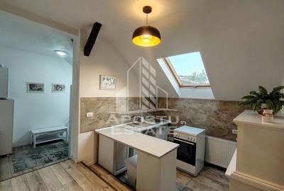 Apartament cu 4 camere semidecomandat, mobilat în Bălcescu