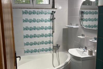 Apartament cu 3 camere semidecomandat în Central