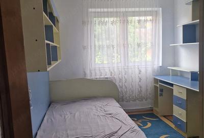 Apartament cu 3 camere semidecomandat în Universității