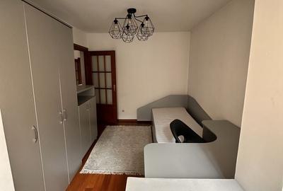 Apartament cu 3 camere decomandat în Medicină