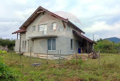 Casă individuală cu 5 camere cu Teren 966 Mp în Central - 1