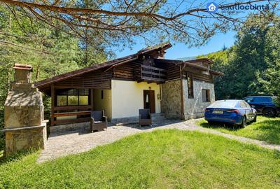 Casă cu 5 camere cu Teren 300 Mp în Trăisteni