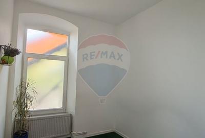 Casă cu 5 camere cu Teren 300 Mp în Central - 13