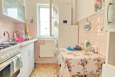 Apartament cu 3 camere semidecomandat în Mioriței