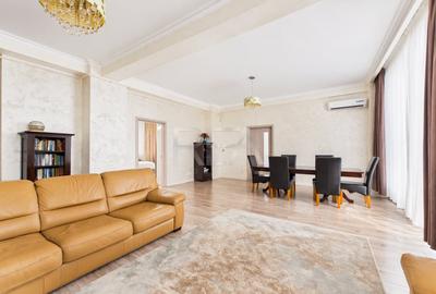 Apartament cu 3 camere semidecomandat, mobilat în Dămăroaia