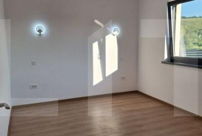 Casă cu 4 camere cu Teren 533 Mp în Curtești