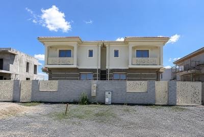 Duplex cu 4 camere cu Canalizare în Moșnița Nouă - 1