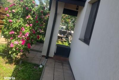 Casă cu 4 camere în Breazu