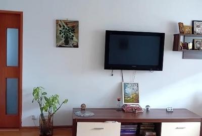 Apartament cu 4 camere semidecomandat, mobilat în Gorjului