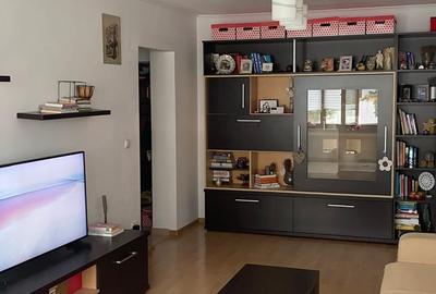 Apartament cu 3 camere semidecomandat în Berceni - 4