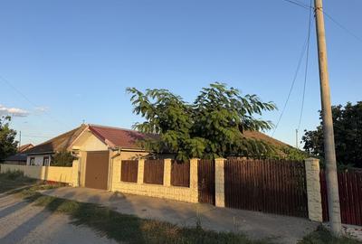 Casă cu 4 camere în Fetești