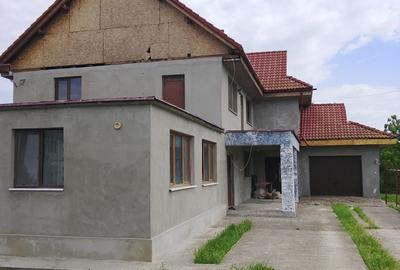 Casă cu 4 camere în Făurei
