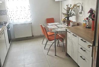 Apartament cu 4 camere decomandat, mobilat în Central