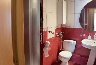 Apartament cu 4 camere semidecomandat în Berceni