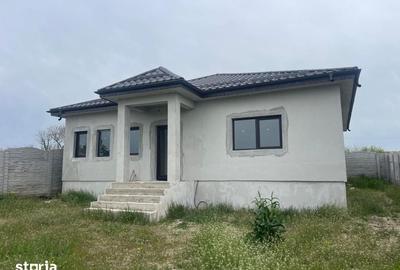 Casă cu 3 camere cu Teren 450 Mp în Malu Mare