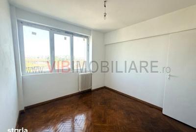 Apartament cu 3 camere în Tei